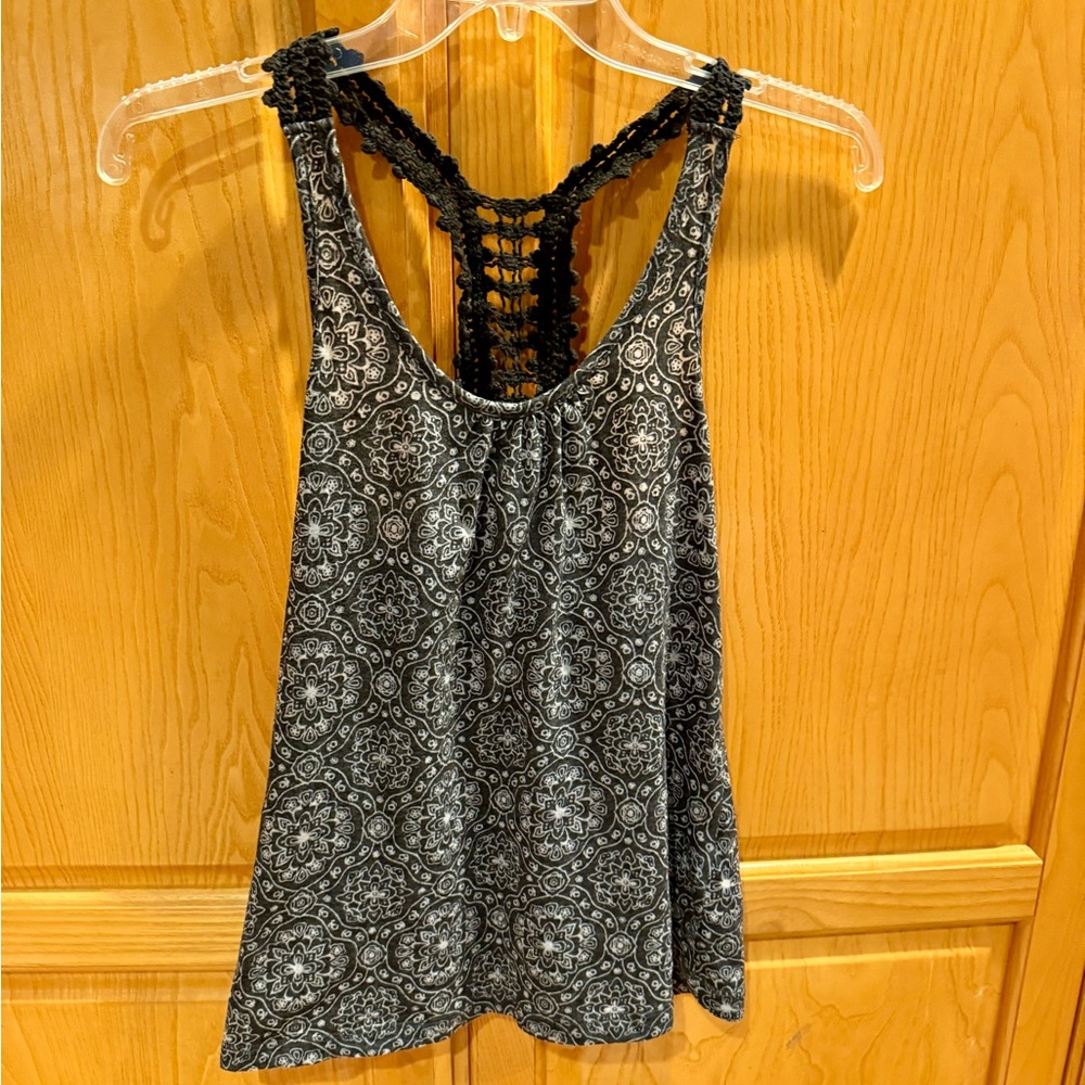 L.E.I. Tank Top Crochet Straps Size Junior Small